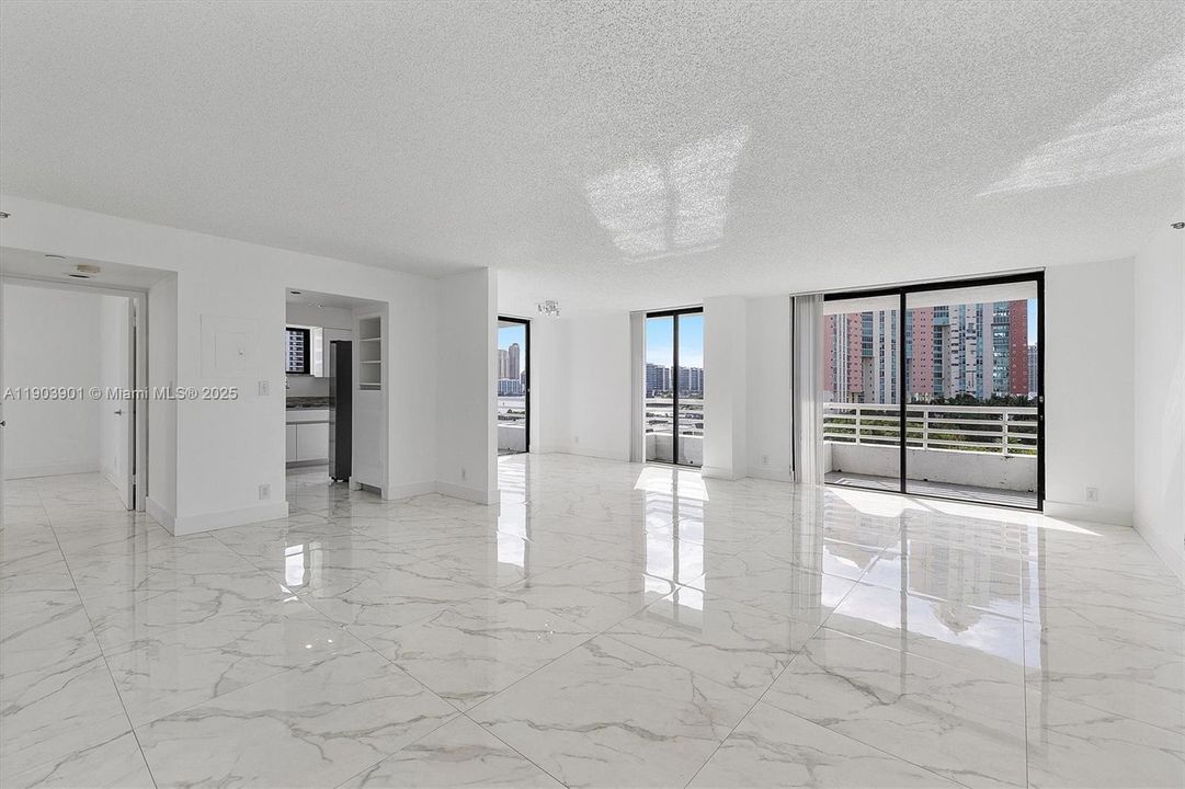 Recently Rented: $3,000 (2 beds, 2 baths, 1181 Square Feet)