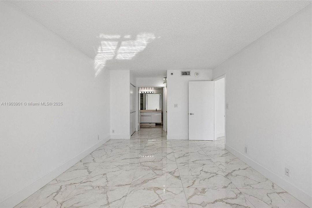 Recently Rented: $3,000 (2 beds, 2 baths, 1181 Square Feet)
