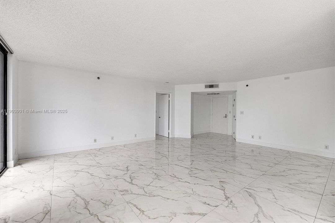 Recently Rented: $3,000 (2 beds, 2 baths, 1181 Square Feet)