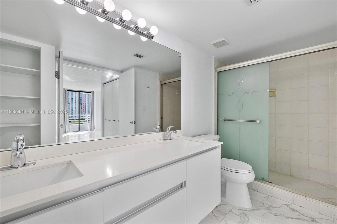 Recently Rented: $3,000 (2 beds, 2 baths, 1181 Square Feet)