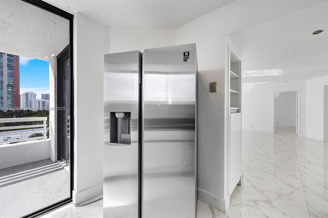 Recently Rented: $3,000 (2 beds, 2 baths, 1181 Square Feet)