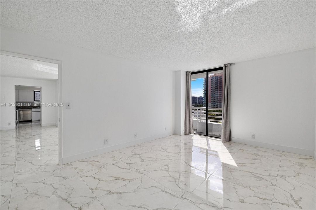 Recently Rented: $3,000 (2 beds, 2 baths, 1181 Square Feet)