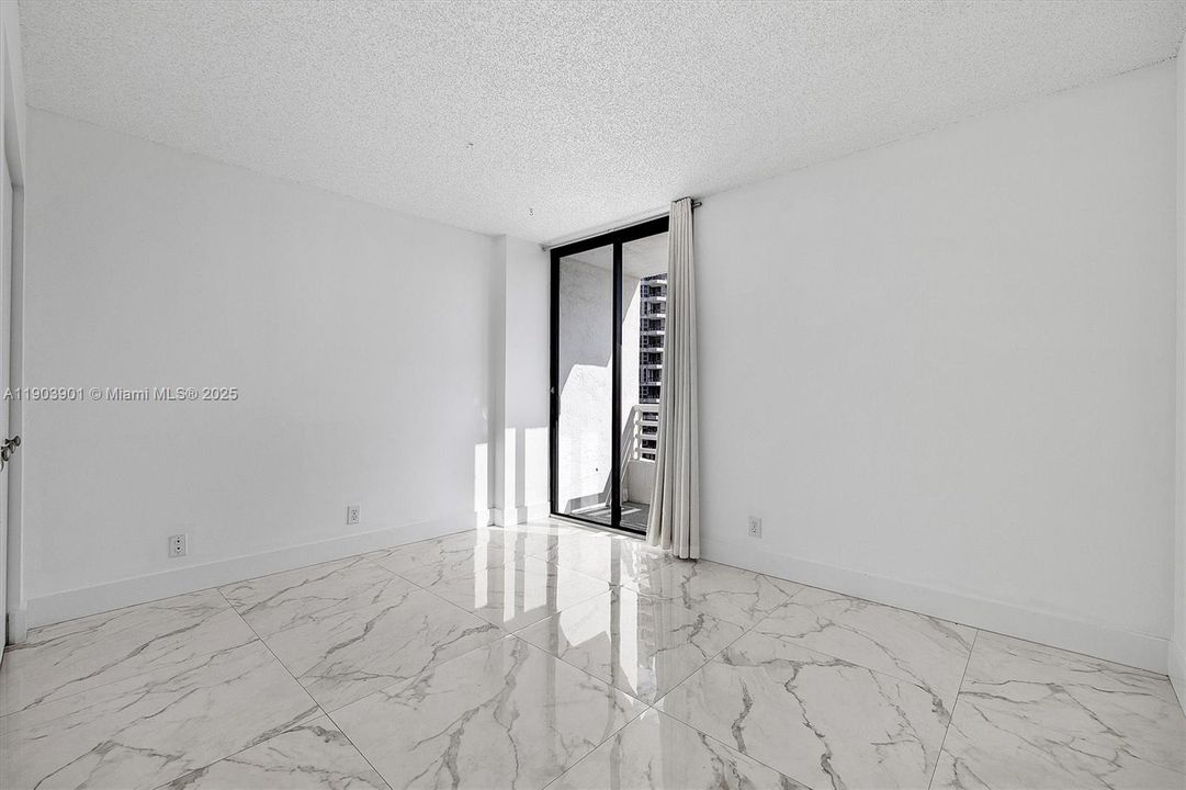 Recently Rented: $3,000 (2 beds, 2 baths, 1181 Square Feet)