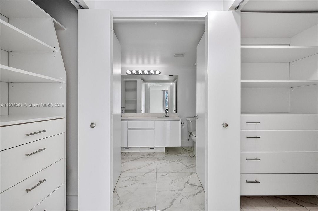 Recently Rented: $3,000 (2 beds, 2 baths, 1181 Square Feet)