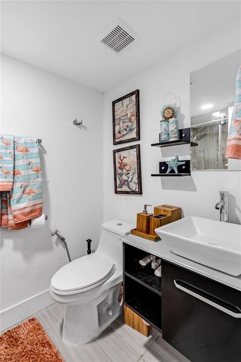 На продажу: $285,000 (2 спален, 2 ванн, 1050 Квадратных фут)