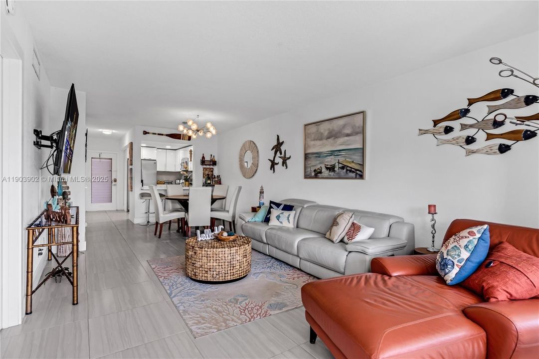 На продажу: $285,000 (2 спален, 2 ванн, 1050 Квадратных фут)