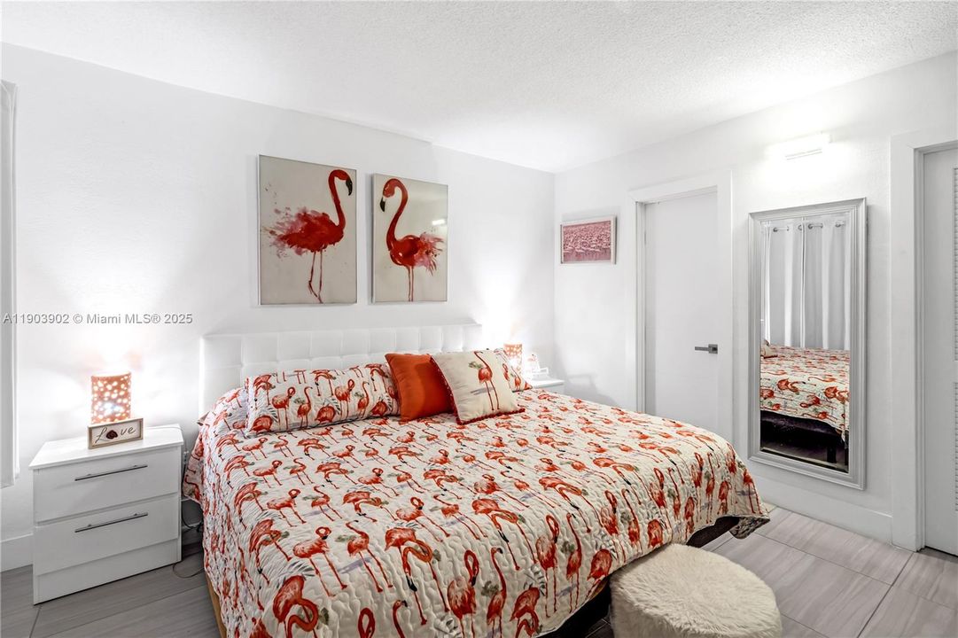 На продажу: $285,000 (2 спален, 2 ванн, 1050 Квадратных фут)