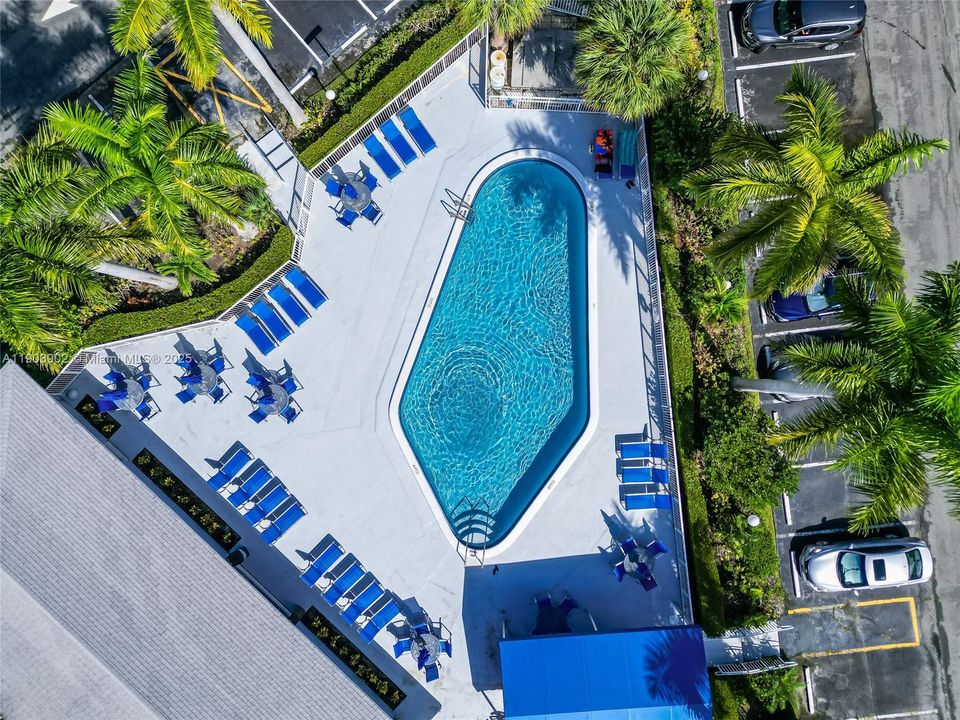 На продажу: $285,000 (2 спален, 2 ванн, 1050 Квадратных фут)