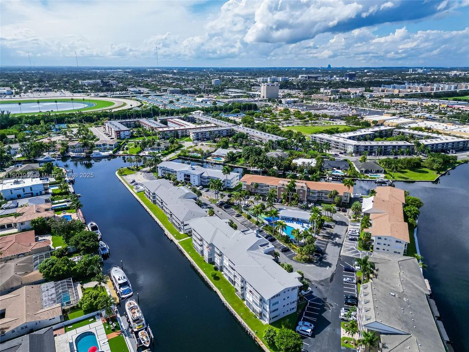 На продажу: $285,000 (2 спален, 2 ванн, 1050 Квадратных фут)