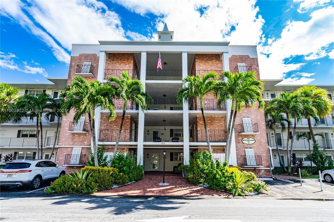 На продажу: $285,000 (2 спален, 2 ванн, 1050 Квадратных фут)