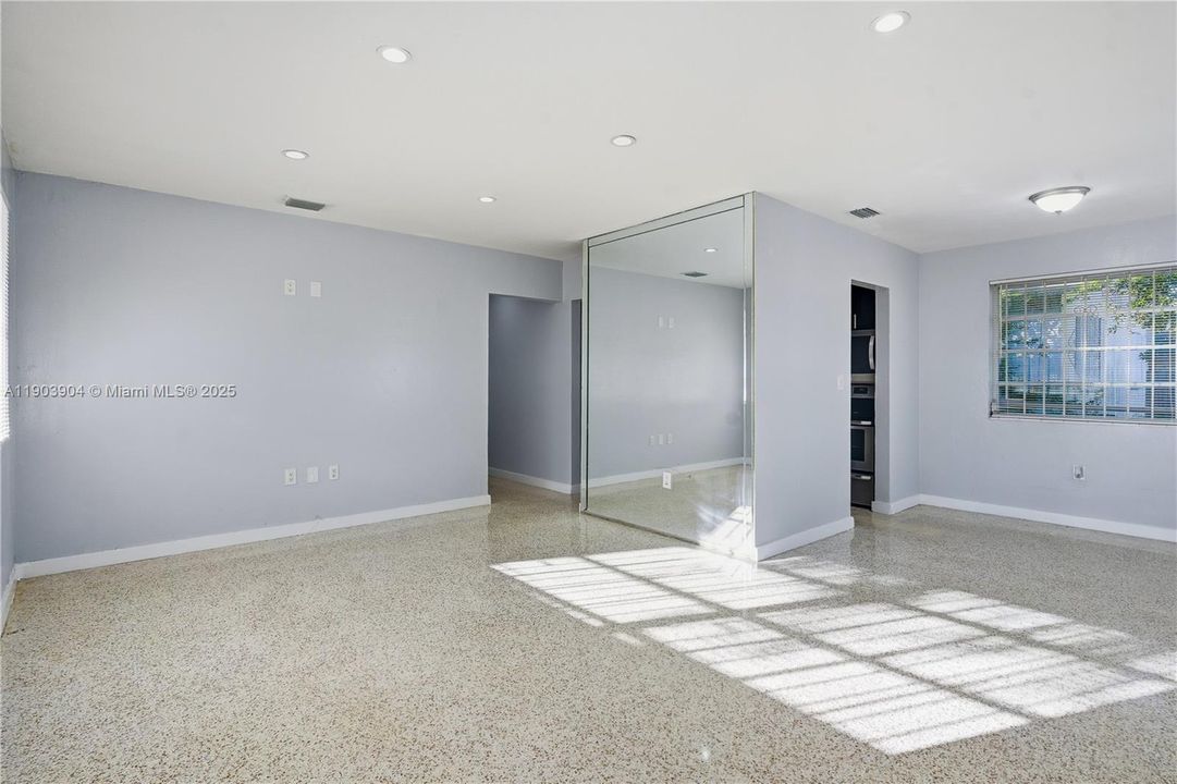 最近租的: $2,895 (3 贝兹, 2 浴室, 1196 平方英尺)