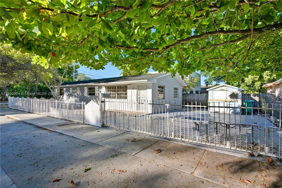 最近租的: $2,895 (3 贝兹, 2 浴室, 1196 平方英尺)