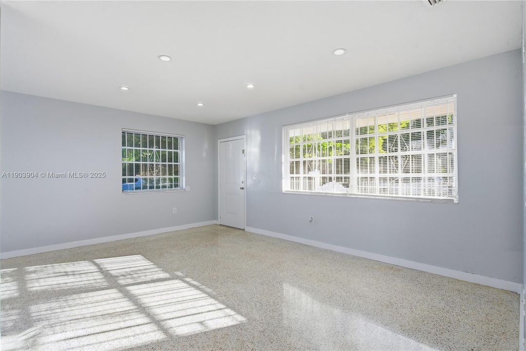 最近租的: $2,895 (3 贝兹, 2 浴室, 1196 平方英尺)