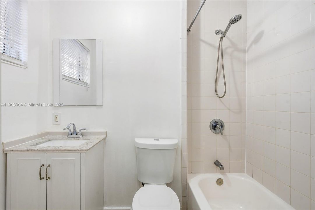 最近租的: $2,895 (3 贝兹, 2 浴室, 1196 平方英尺)