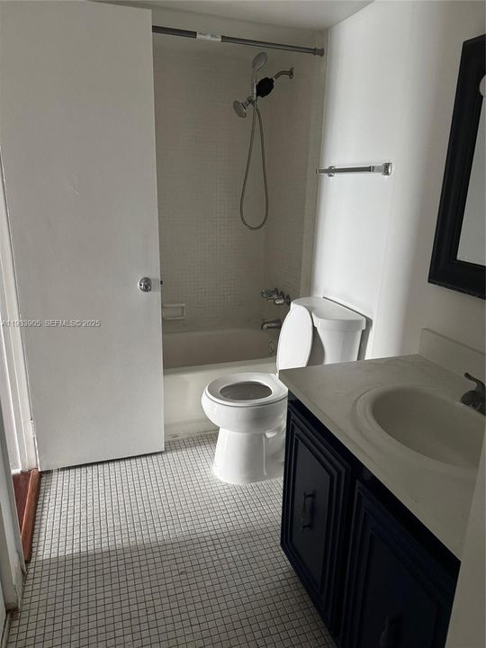 For Rent: $1,600 (1 beds, 1 baths, 826 Square Feet)
