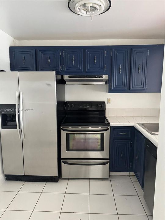 For Rent: $1,600 (1 beds, 1 baths, 826 Square Feet)