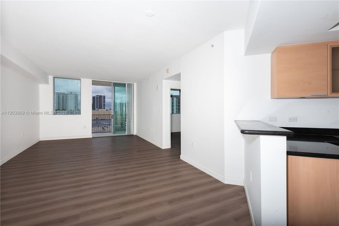 For Rent: $2,300 (2 beds, 1 baths, 1115 Square Feet)