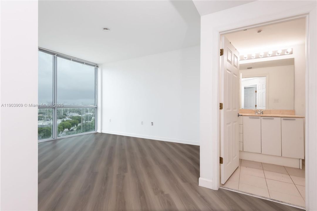 For Rent: $2,300 (2 beds, 1 baths, 1115 Square Feet)