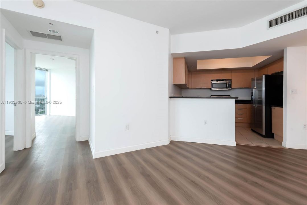 For Rent: $2,300 (2 beds, 1 baths, 1115 Square Feet)