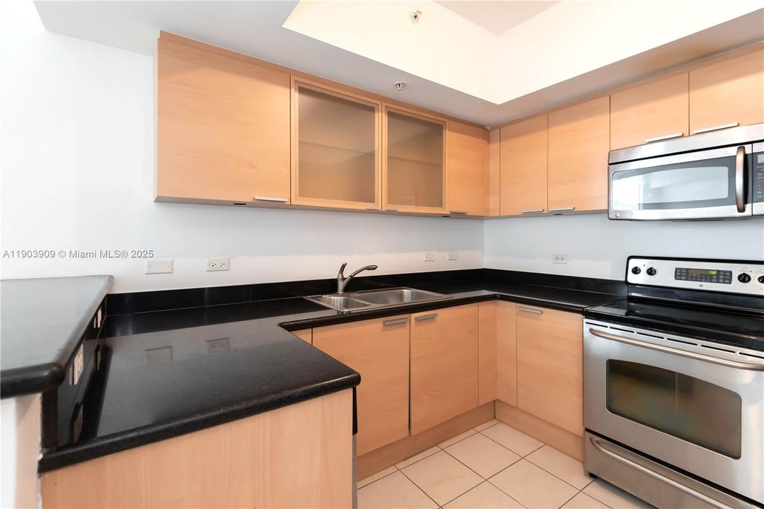 For Rent: $2,300 (2 beds, 1 baths, 1115 Square Feet)