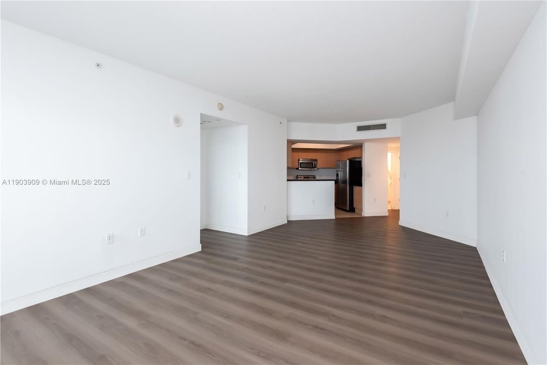 For Rent: $2,300 (2 beds, 1 baths, 1115 Square Feet)