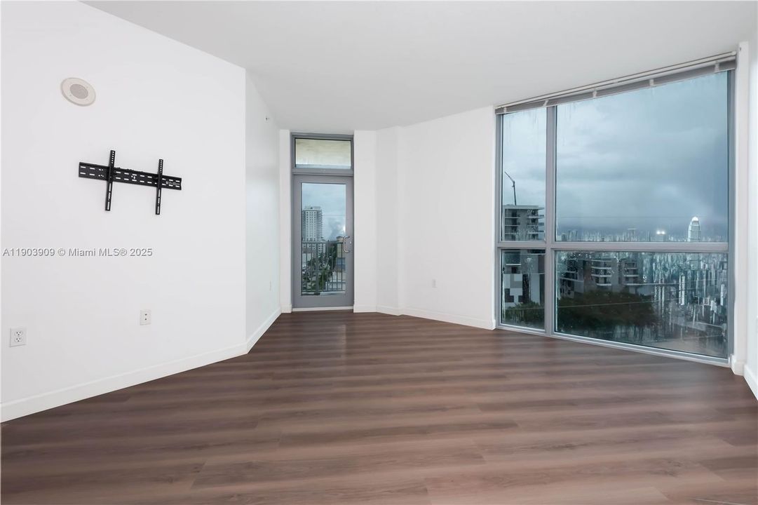 For Rent: $2,300 (2 beds, 1 baths, 1115 Square Feet)