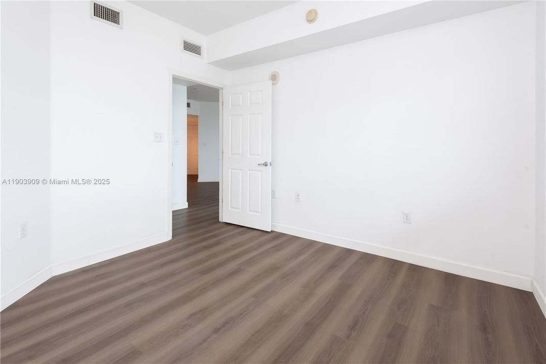 For Rent: $2,300 (2 beds, 1 baths, 1115 Square Feet)