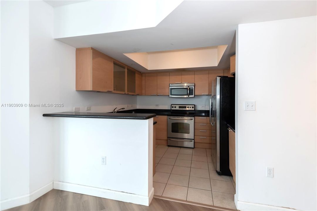 For Rent: $2,300 (2 beds, 1 baths, 1115 Square Feet)