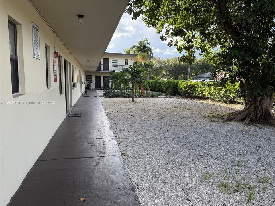 For Rent: $1,450 (1 beds, 1 baths, 550 Square Feet)