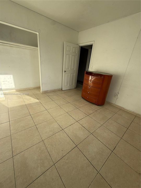 For Rent: $1,450 (1 beds, 1 baths, 550 Square Feet)