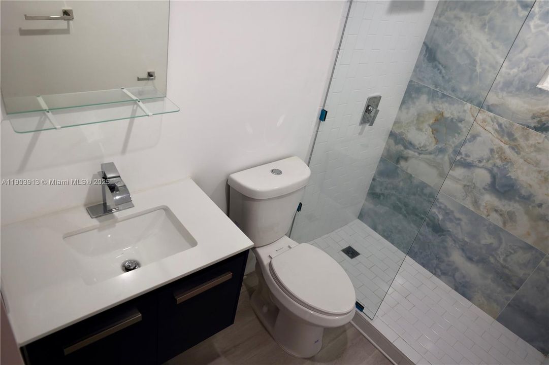 For Sale: $330,000 (2 beds, 2 baths, 965 Square Feet)
