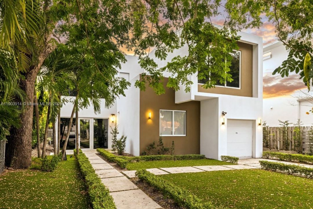 Active With Contract: $2,400,000 (5 beds, 4 baths, 3624 Square Feet)