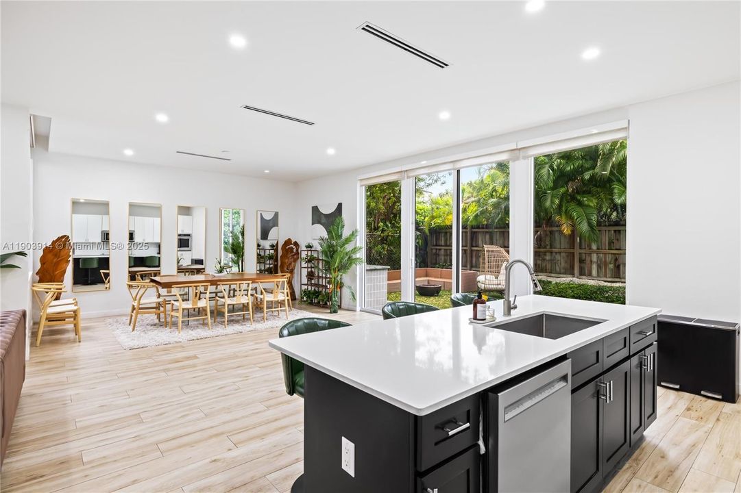 Active With Contract: $2,400,000 (5 beds, 4 baths, 3624 Square Feet)