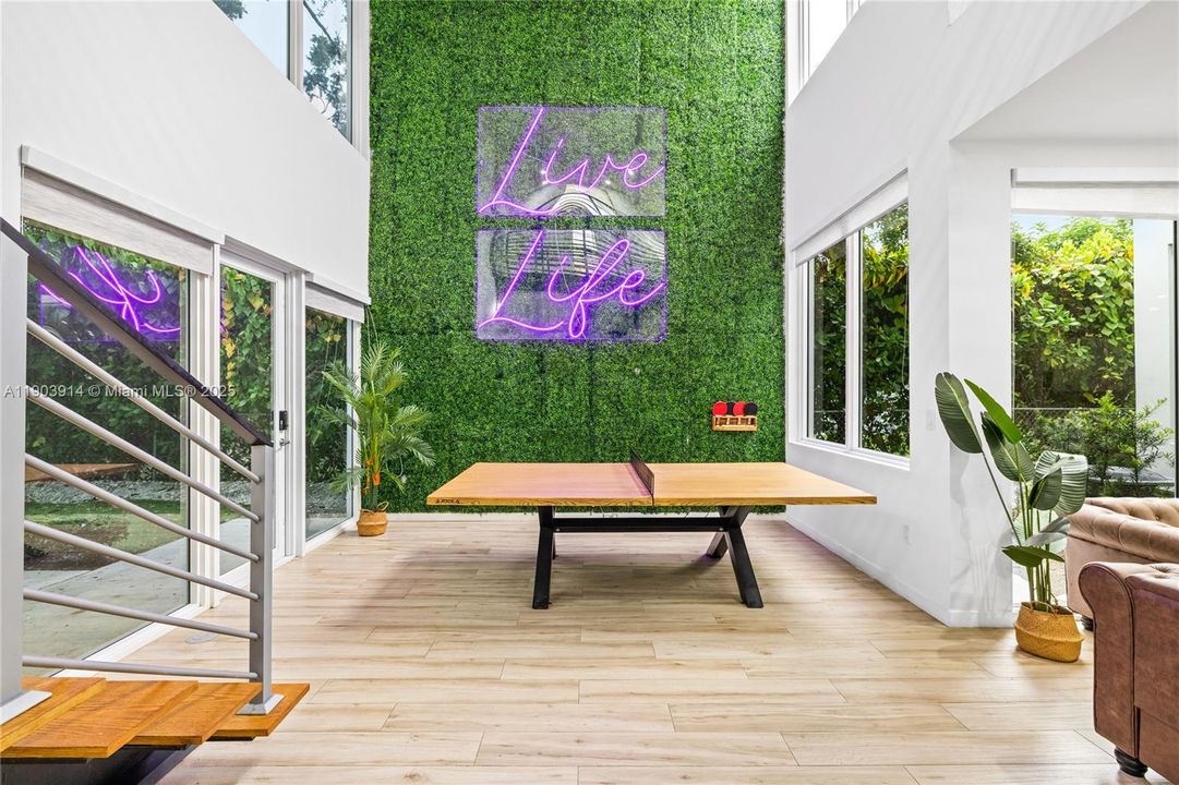 Active With Contract: $2,400,000 (5 beds, 4 baths, 3624 Square Feet)