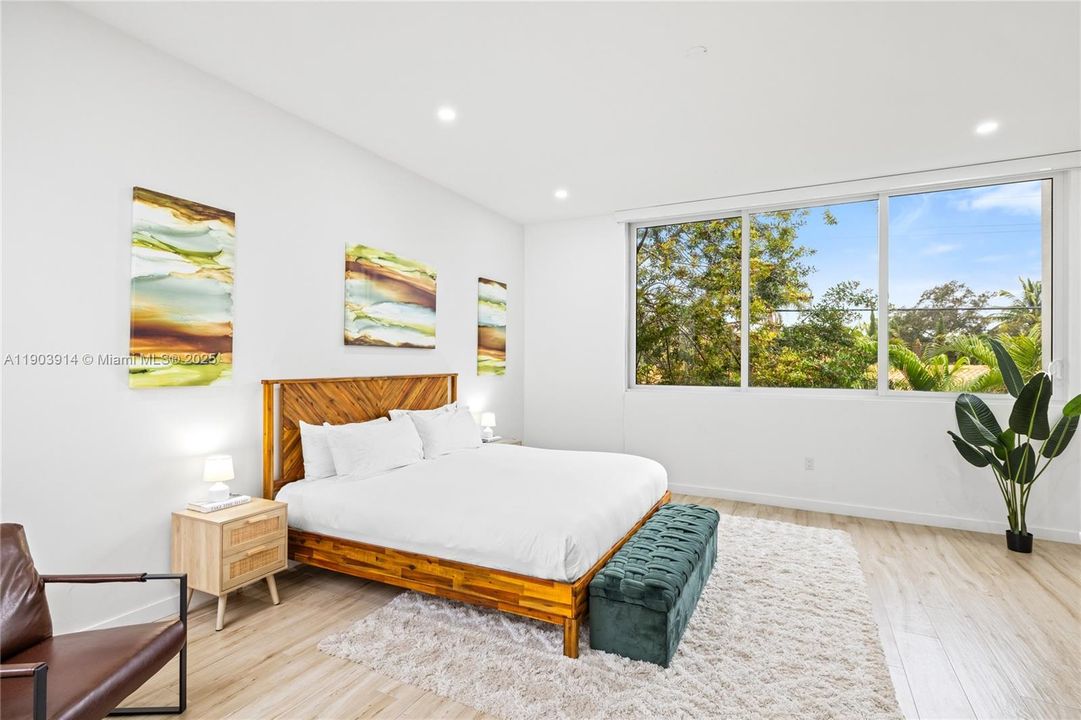 Active With Contract: $2,400,000 (5 beds, 4 baths, 3624 Square Feet)