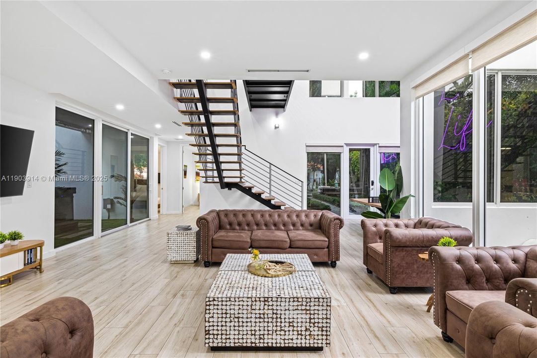 Active With Contract: $2,400,000 (5 beds, 4 baths, 3624 Square Feet)