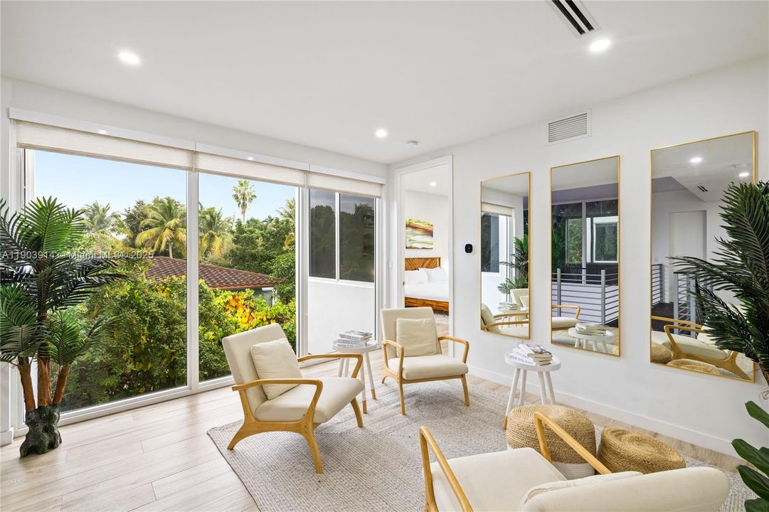 Active With Contract: $2,400,000 (5 beds, 4 baths, 3624 Square Feet)