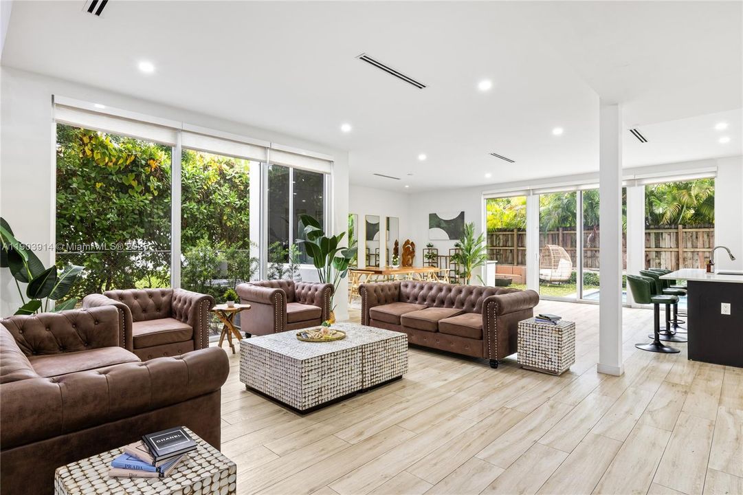 Active With Contract: $2,400,000 (5 beds, 4 baths, 3624 Square Feet)