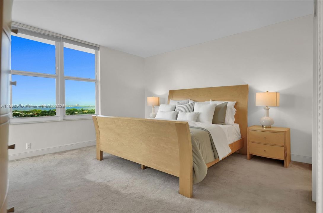 Recently Rented: $3,500 (1 beds, 1 baths, 927 Square Feet)