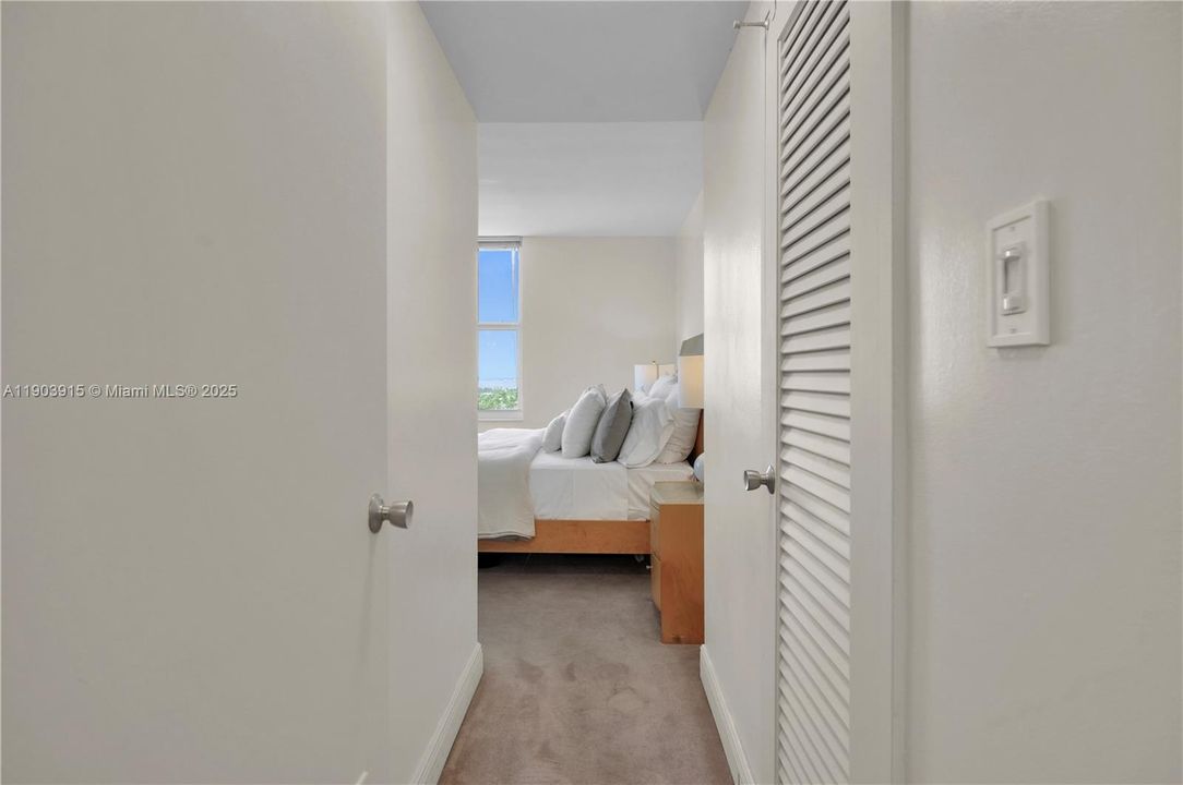 Recently Rented: $3,500 (1 beds, 1 baths, 927 Square Feet)