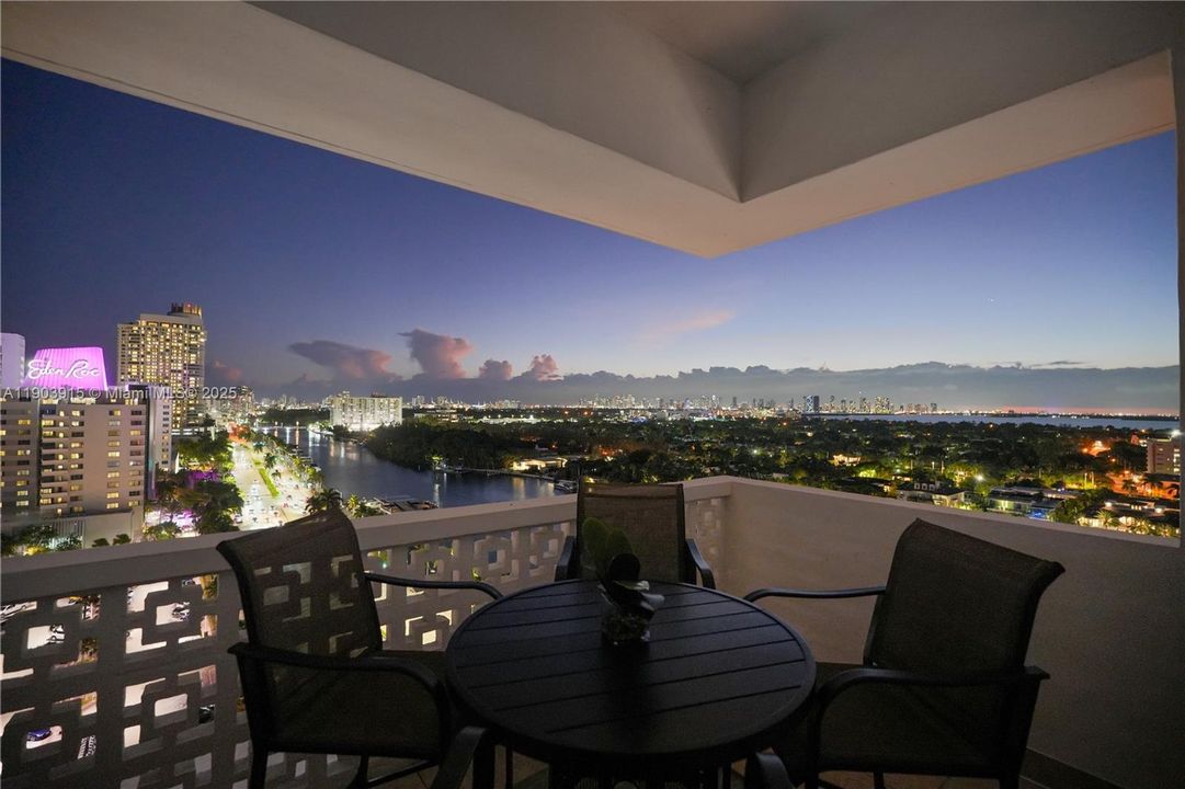 Recently Rented: $3,500 (1 beds, 1 baths, 927 Square Feet)