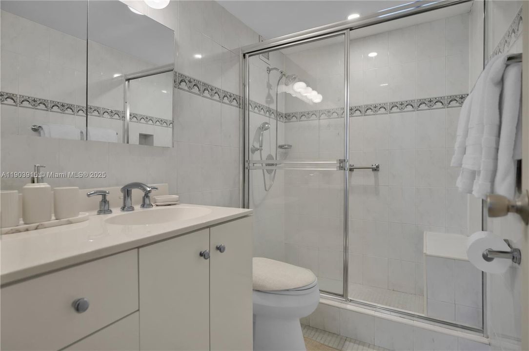 Recently Rented: $3,500 (1 beds, 1 baths, 927 Square Feet)