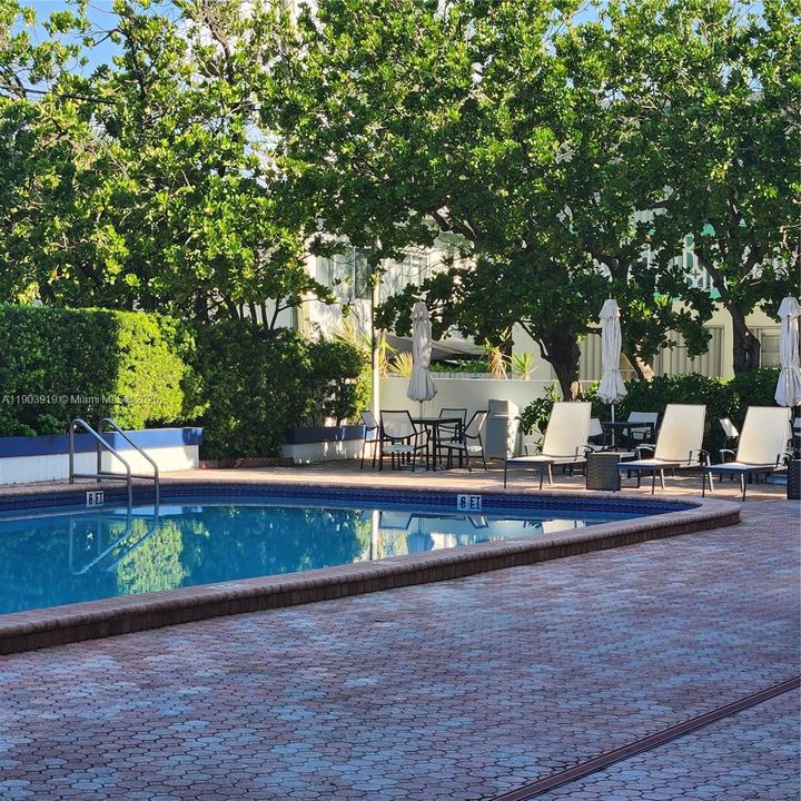 For Rent: $2,200 (1 beds, 2 baths, 1006 Square Feet)