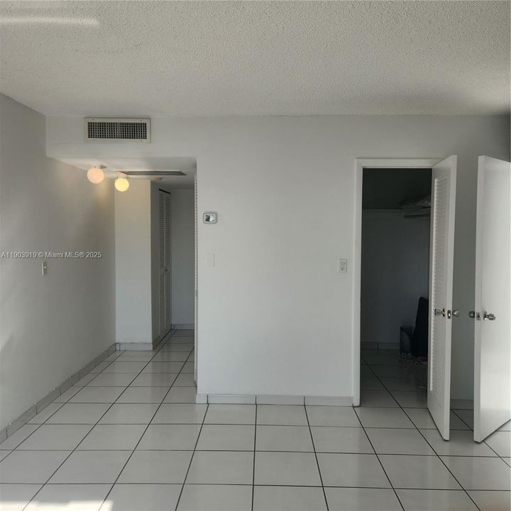 For Rent: $2,200 (1 beds, 2 baths, 1006 Square Feet)