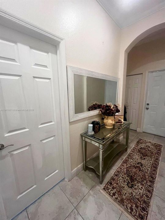 For Rent: $1,550 (1 beds, 1 baths, 1638 Square Feet)