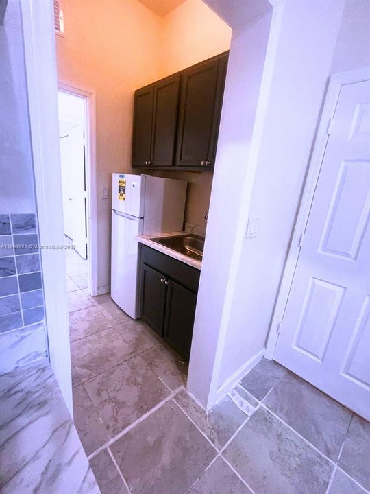 For Rent: $1,550 (1 beds, 1 baths, 1638 Square Feet)