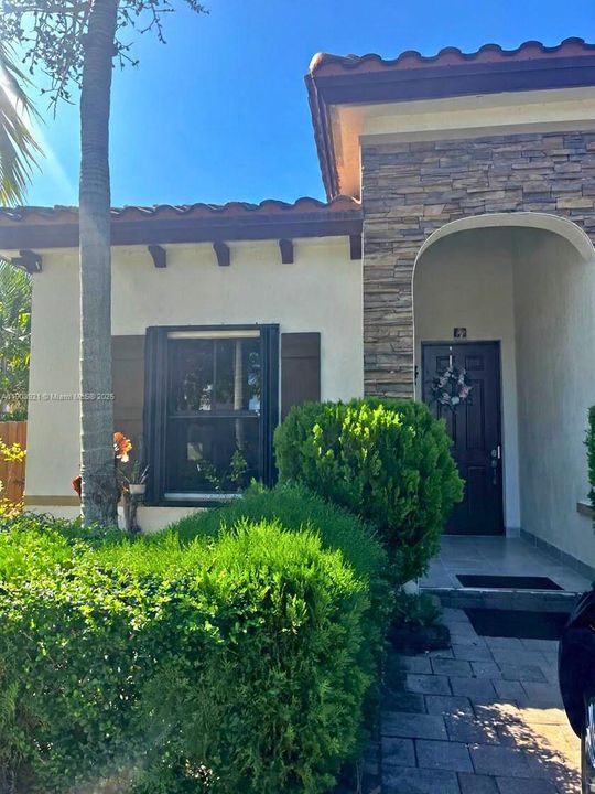 For Rent: $1,550 (1 beds, 1 baths, 1638 Square Feet)