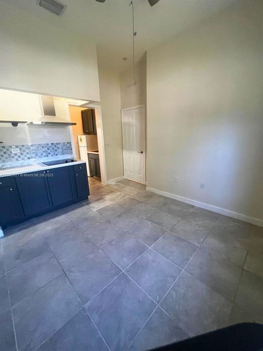 For Rent: $1,550 (1 beds, 1 baths, 1638 Square Feet)