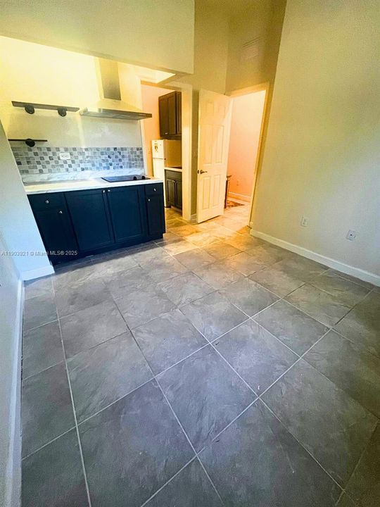 For Rent: $1,550 (1 beds, 1 baths, 1638 Square Feet)