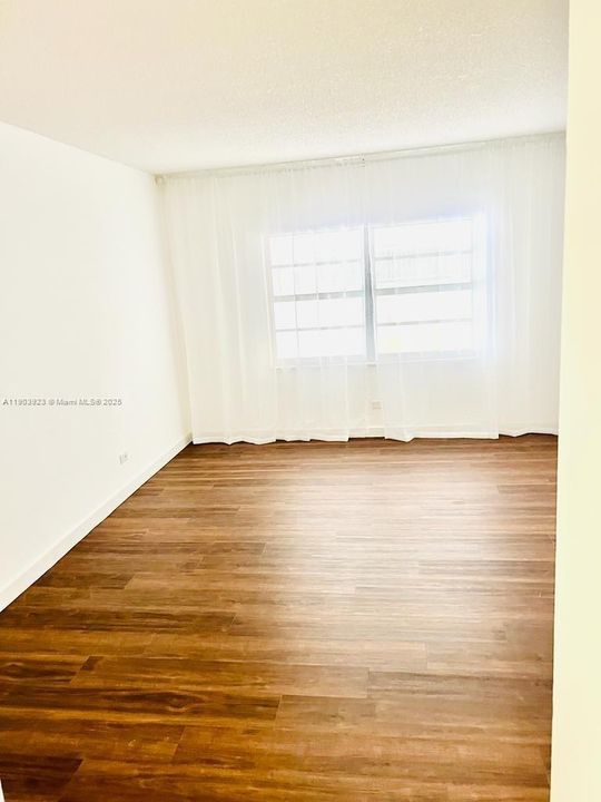 For Sale: $389,900 (2 beds, 2 baths, 1488 Square Feet)